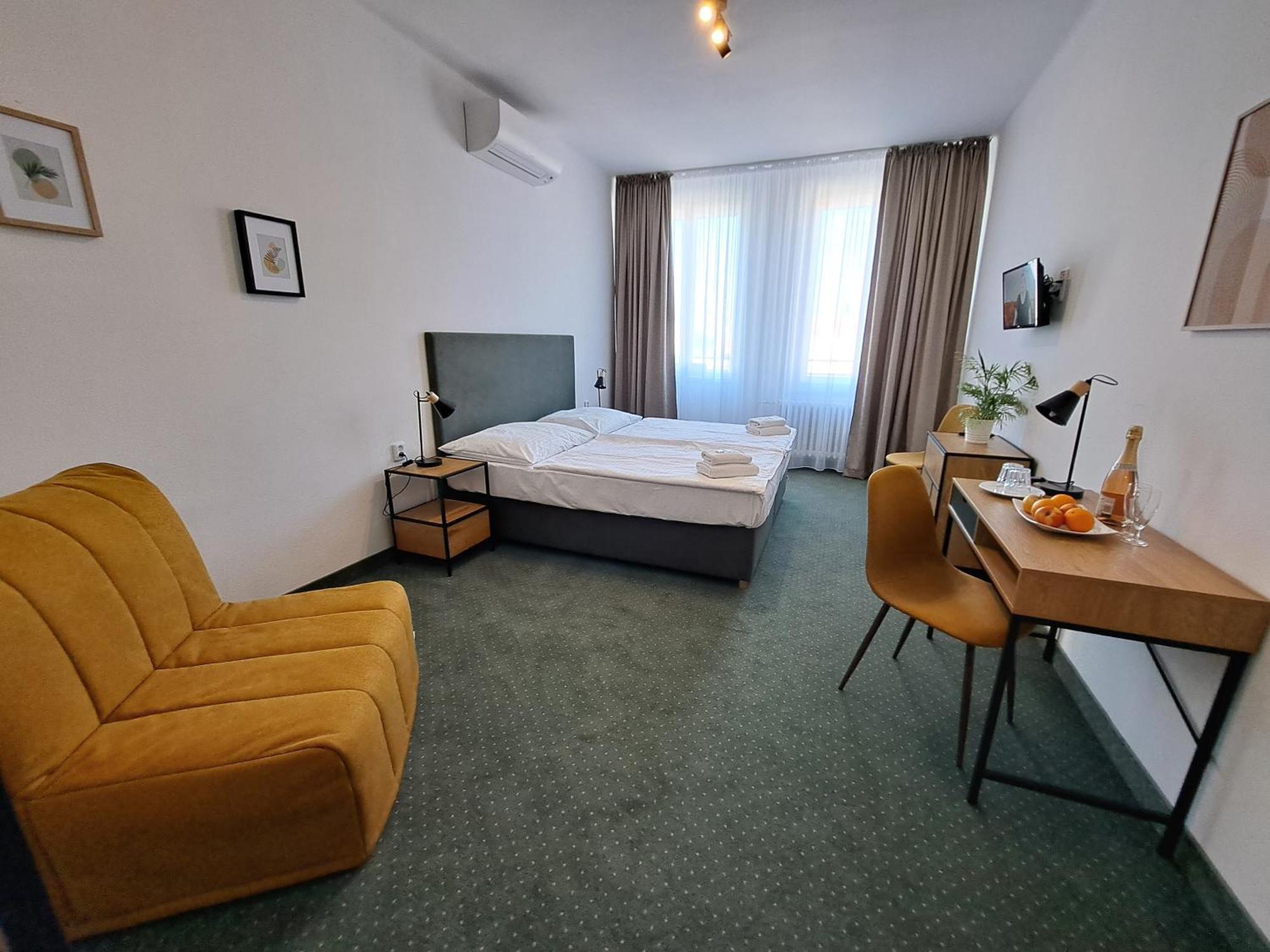 Hotel Legie Прага Экстерьер фото
