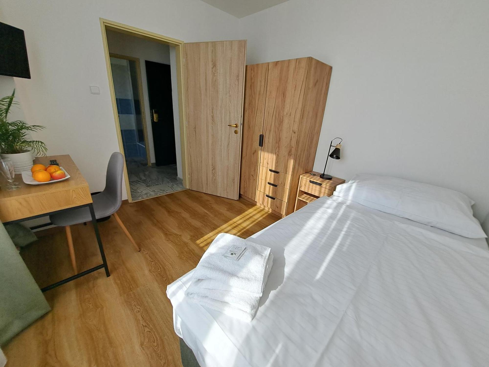 Hotel Legie Прага Экстерьер фото