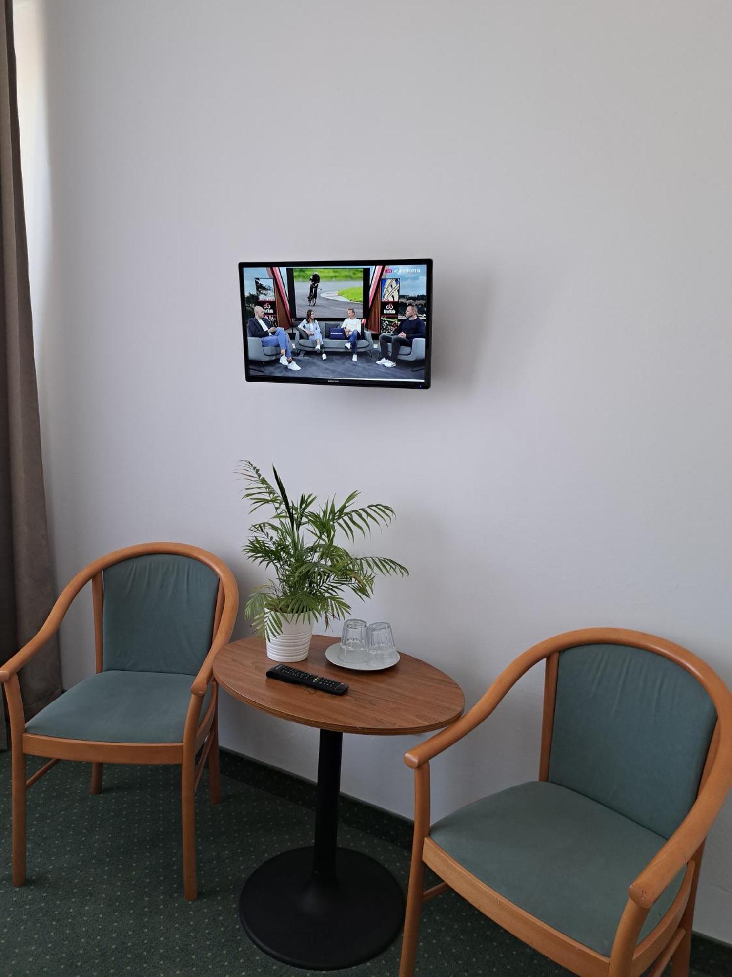 Hotel Legie Прага Экстерьер фото