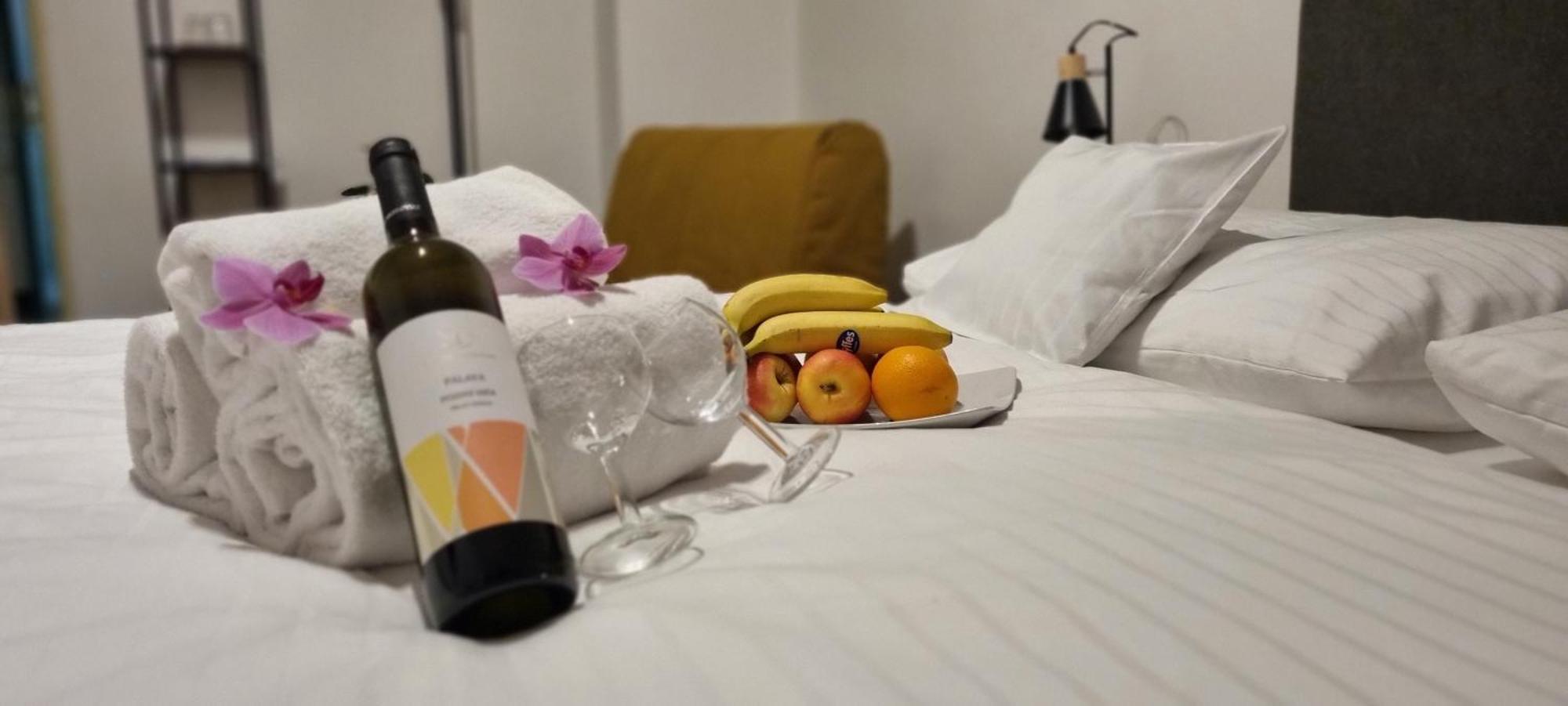 Hotel Legie Прага Экстерьер фото