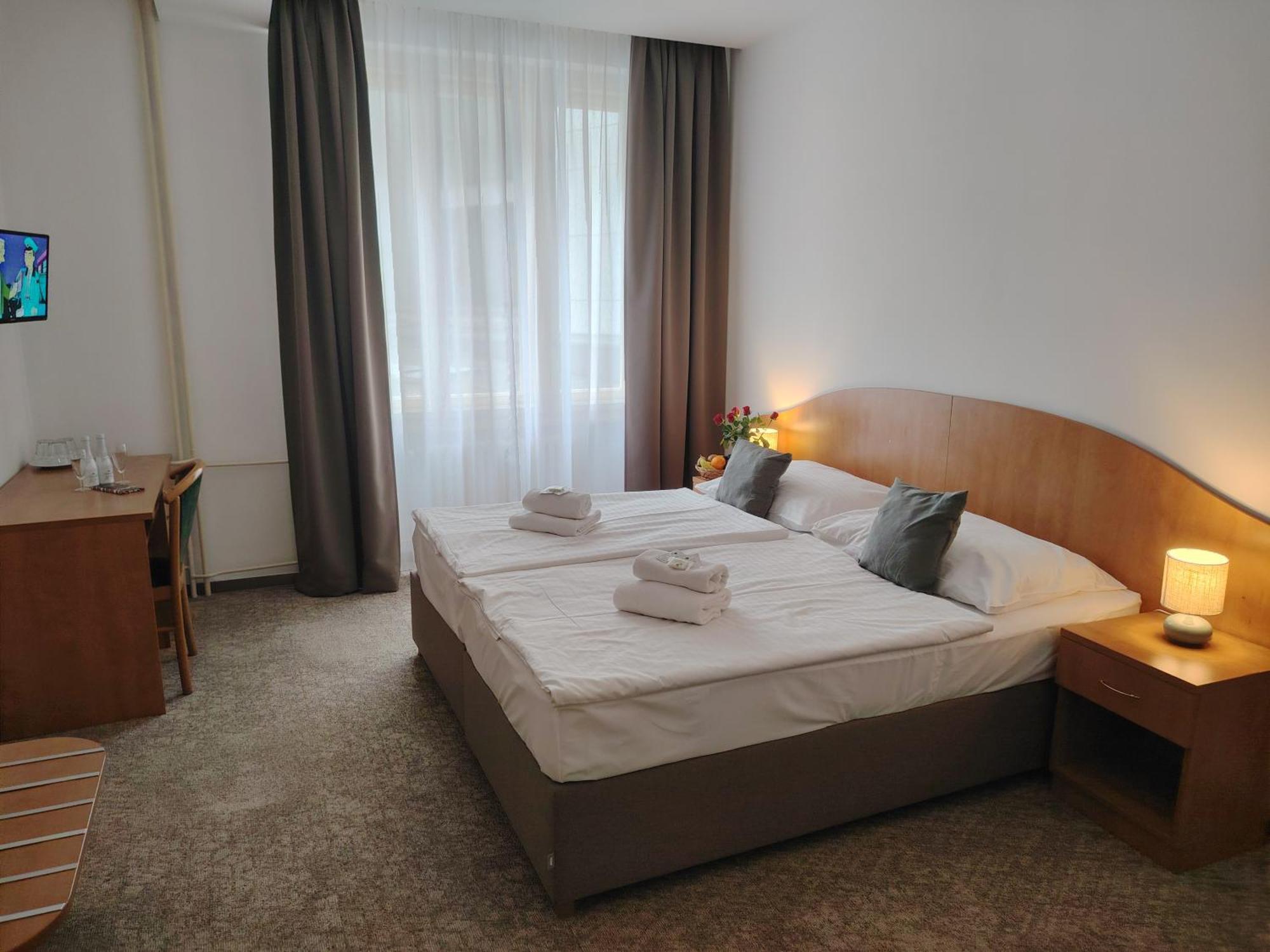 Hotel Legie Прага Экстерьер фото