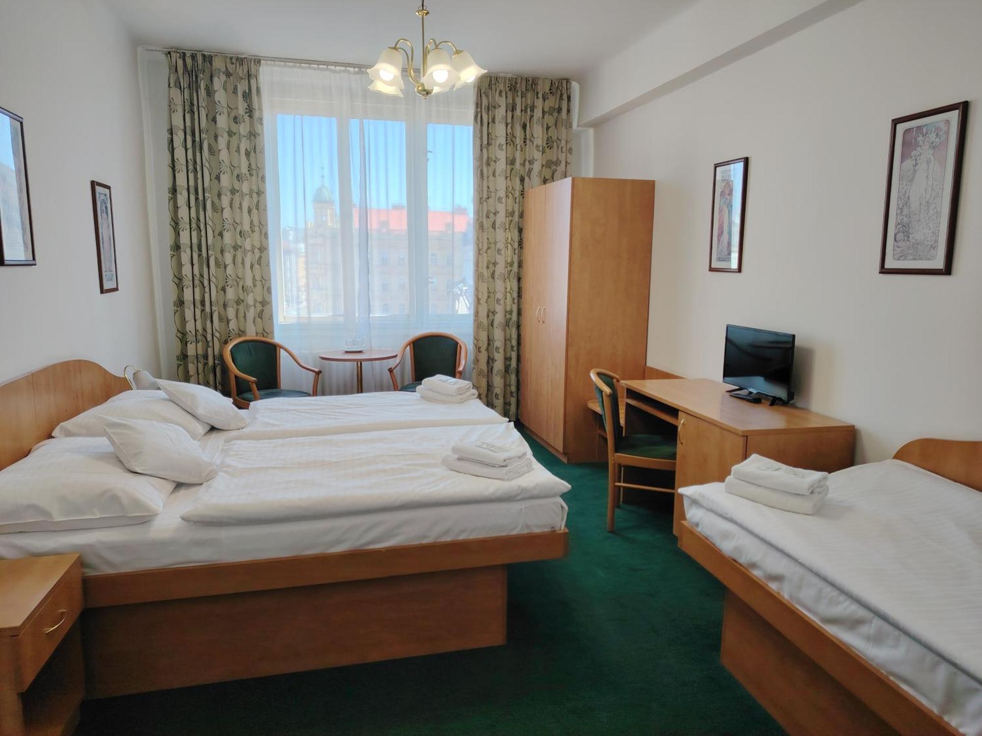 Hotel Legie Прага Экстерьер фото