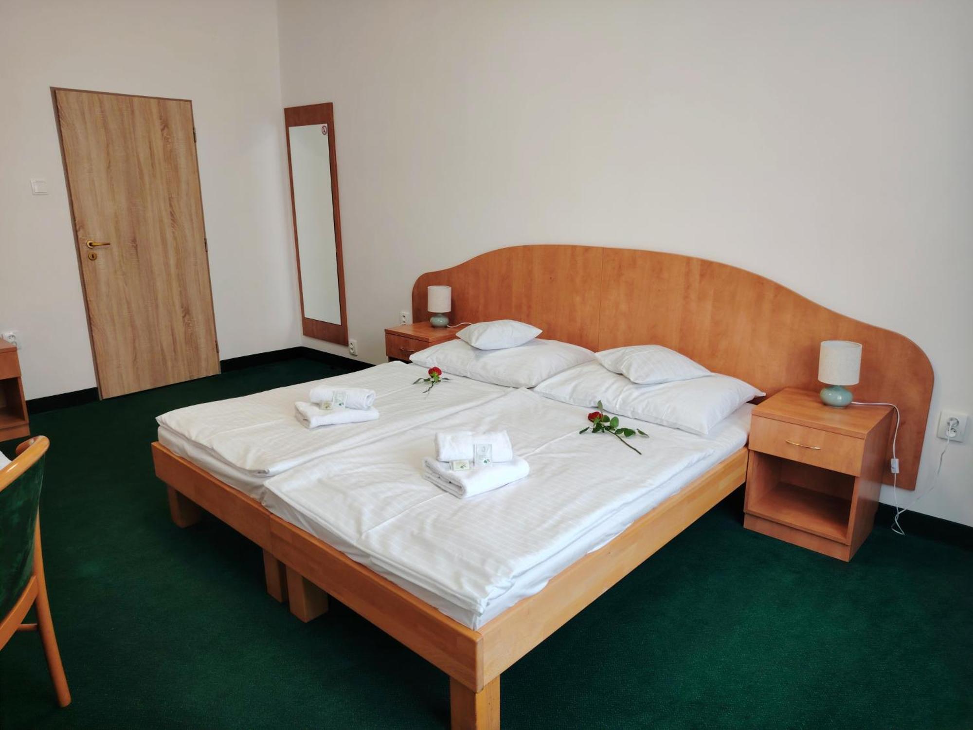 Hotel Legie Прага Экстерьер фото