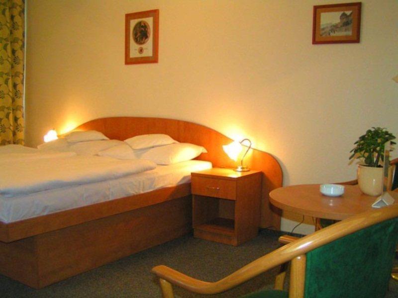 Hotel Legie Прага Экстерьер фото